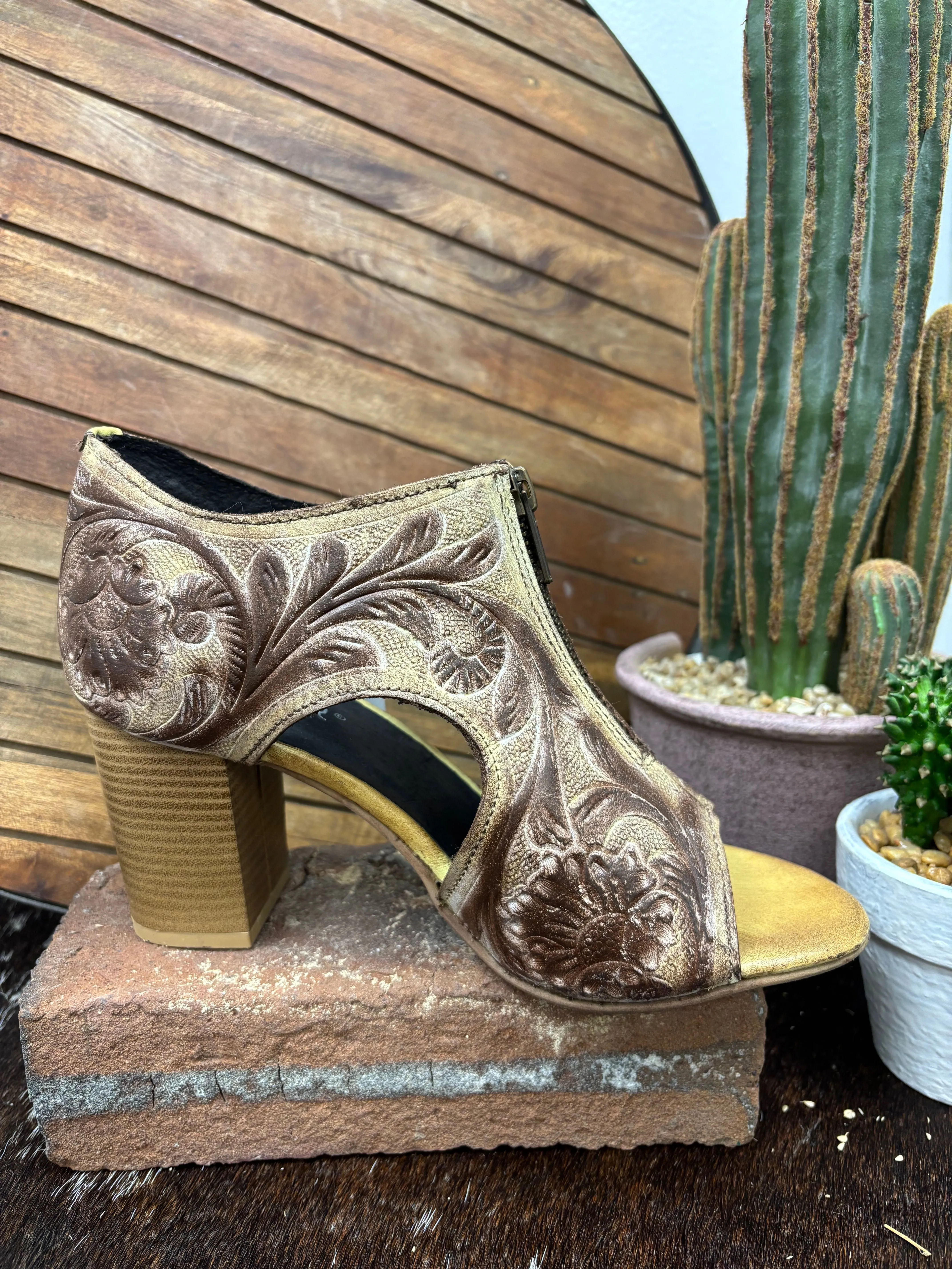 Roper Women's Creme Tooled Leather Open Toe Zip Mule Sandal 0946-3306